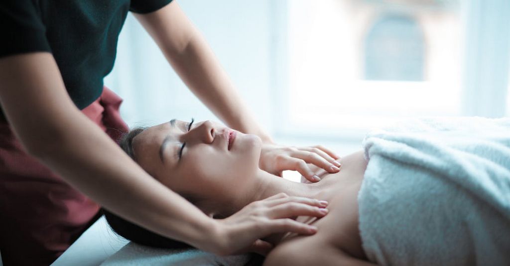 What are the advantages of a standard Thai massage?